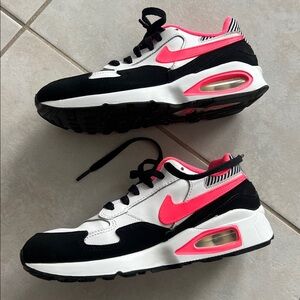 Nike Air Max Internationalist Sneakers Black White Hot Pink Women’s 6Y / 7.5W
